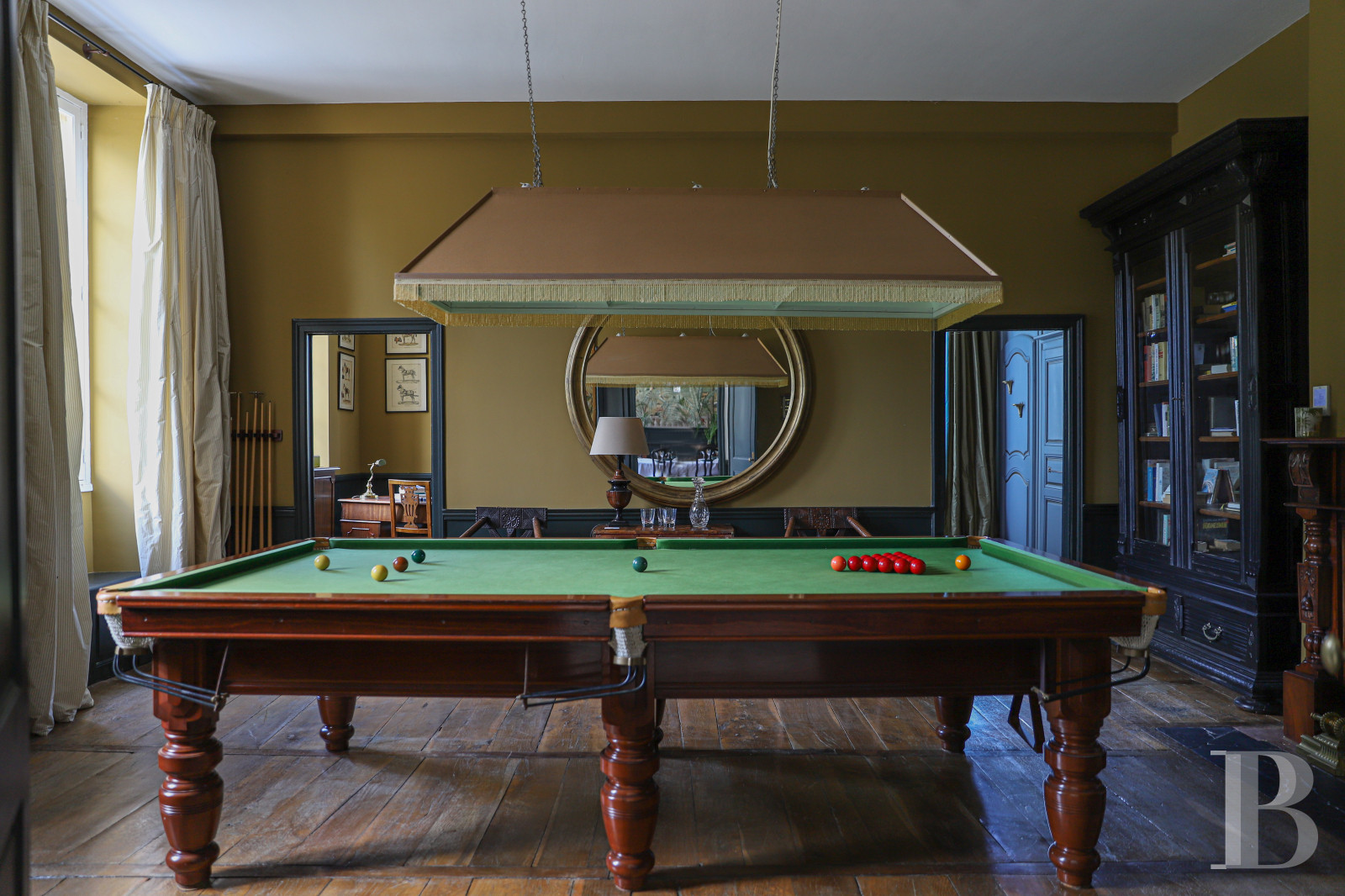 An 18th century chateau surrounded by trees and hills in the Lot valley - photo  n°15